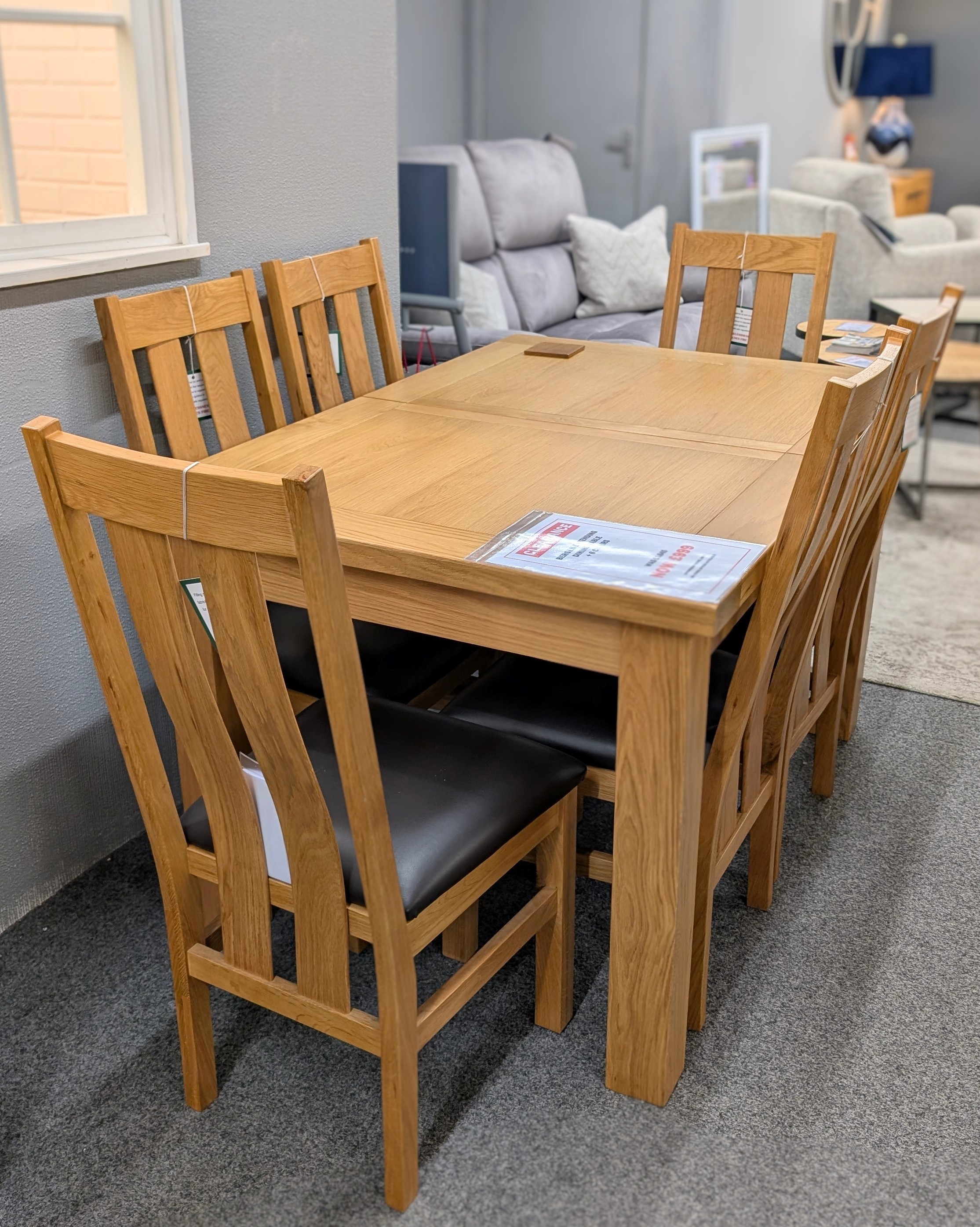 Extending Dining Table & 6 Chairs