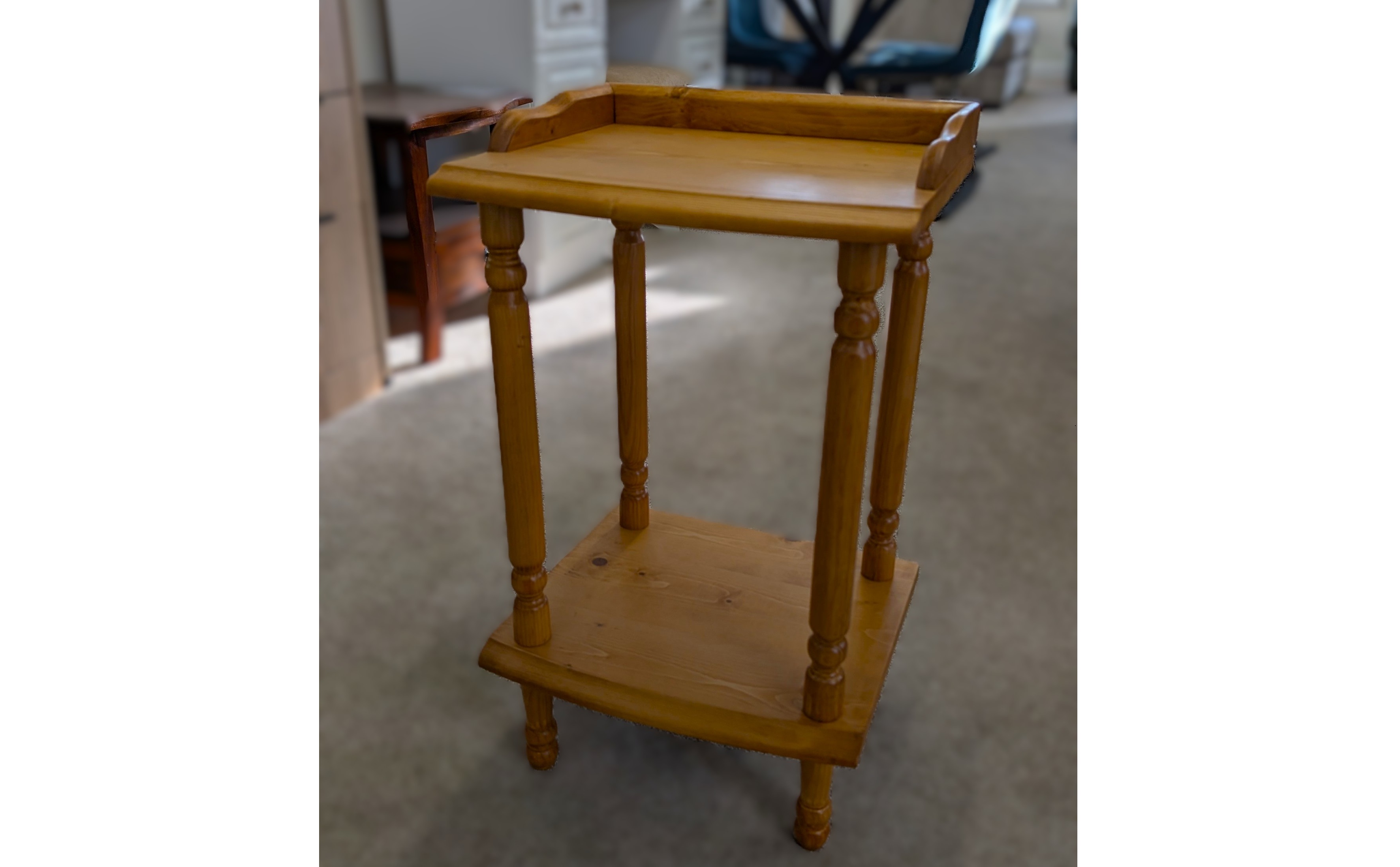 Pine Side Table With 1 Shelf